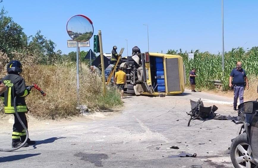 mazara del vallo scuolabus si ribalta 13 feriti fra cui 8 bambini da Lapresse.it mazara del vallo scuolabus si ribalta 13 feriti fra cui 8 bambini