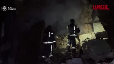 Ucraina, droni russi colpiscono edifici residenziali a Sumy