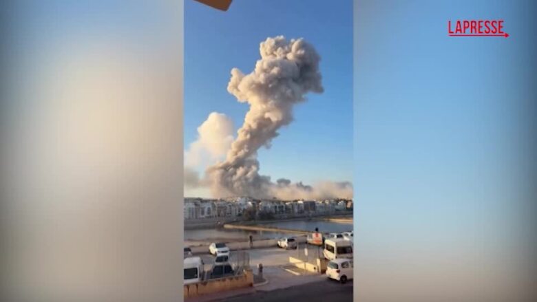 Malta, esplode fabbrica di fuochi d'artificio: la colonna di fumo sopra l'isola