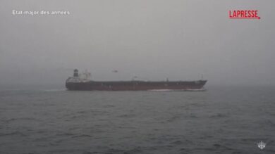 Russia, la marina francese intercetta una petroliera di Mosca nell’Atlantico