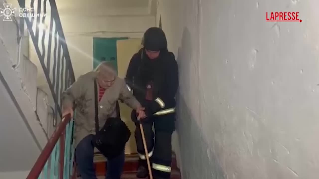 ucraina 6 persone sono rimaste ferite in un attacco russo a odessa da Lapresse.it ucraina 6 persone sono rimaste ferite in un attacco russo a odessa