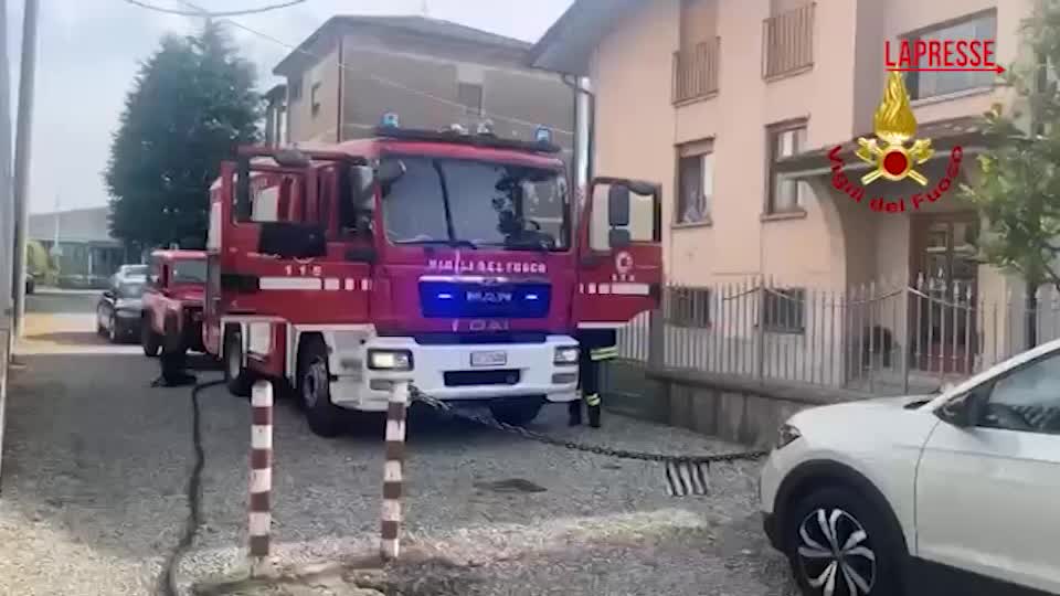 Bergamo, ultraleggero precipita tra le case di Valbrembro: i soccorsi