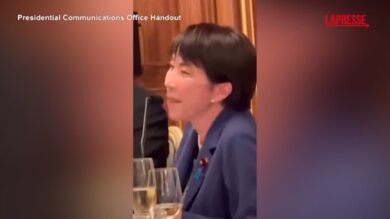 Giappone, il premier Takaichi e il presidente delle Filippine cantano i Beatles e John Lennon