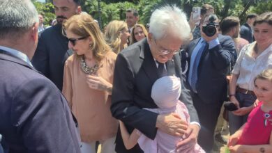 2 giugno, la piccola Sofia abbracciata da Mattarella: la bimba al Quirinale dopo l’incontro con Sinner