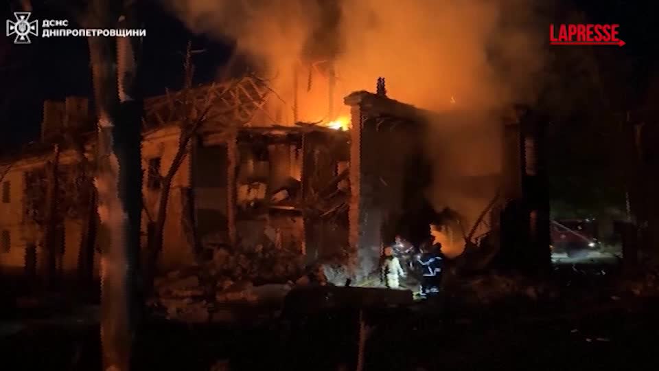 ucraina distruzione a dnipro dopo gli attacchi russi nella notte da Lapresse.it ucraina distruzione a dnipro dopo gli attacchi russi nella notte