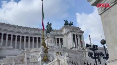 2 giugno, Mattarella rende omaggio al Milite Ignoto all'Altare della Patria