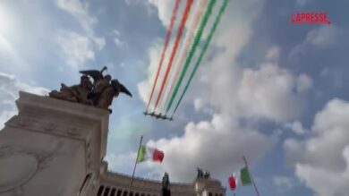 2 giugno, il passaggio delle Frecce Tricolori sopra l'Altare della Patria