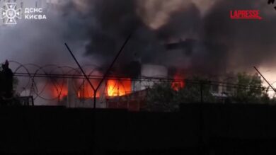 Ucraina, attacchi russi nella notte: le immagini della devastazione