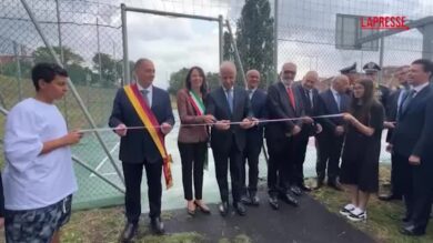 Tor Bella Monaca, nuovo campo da basket ma gli abitanti chiedono altro: "Qui solo parate poi rimaniamo soli"
