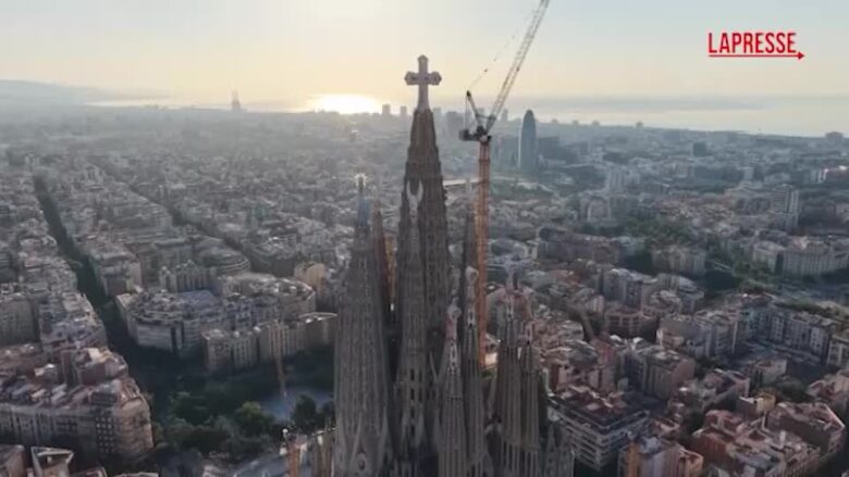 Barcellona, la Sagrada Familia attende l'arrivo del Papa: le spettacolari immagini del drone