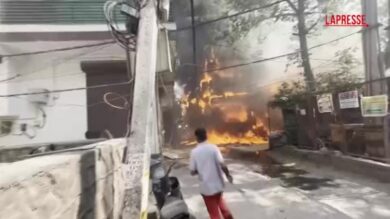 India, a fuoco un palazzo a Nuova Delhi: 21 morti