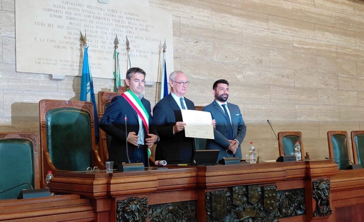Galleria foto 'Claudio Ranieri è cittadino onorario di Cagliari: “Ricevo più di quello che ho dato”' - foto 3
