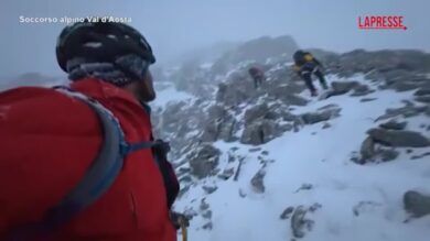 Valle d’Aosta, recuperati 2 alpinisti bloccati su Dente del Gigante: le immagini dei soccorsi