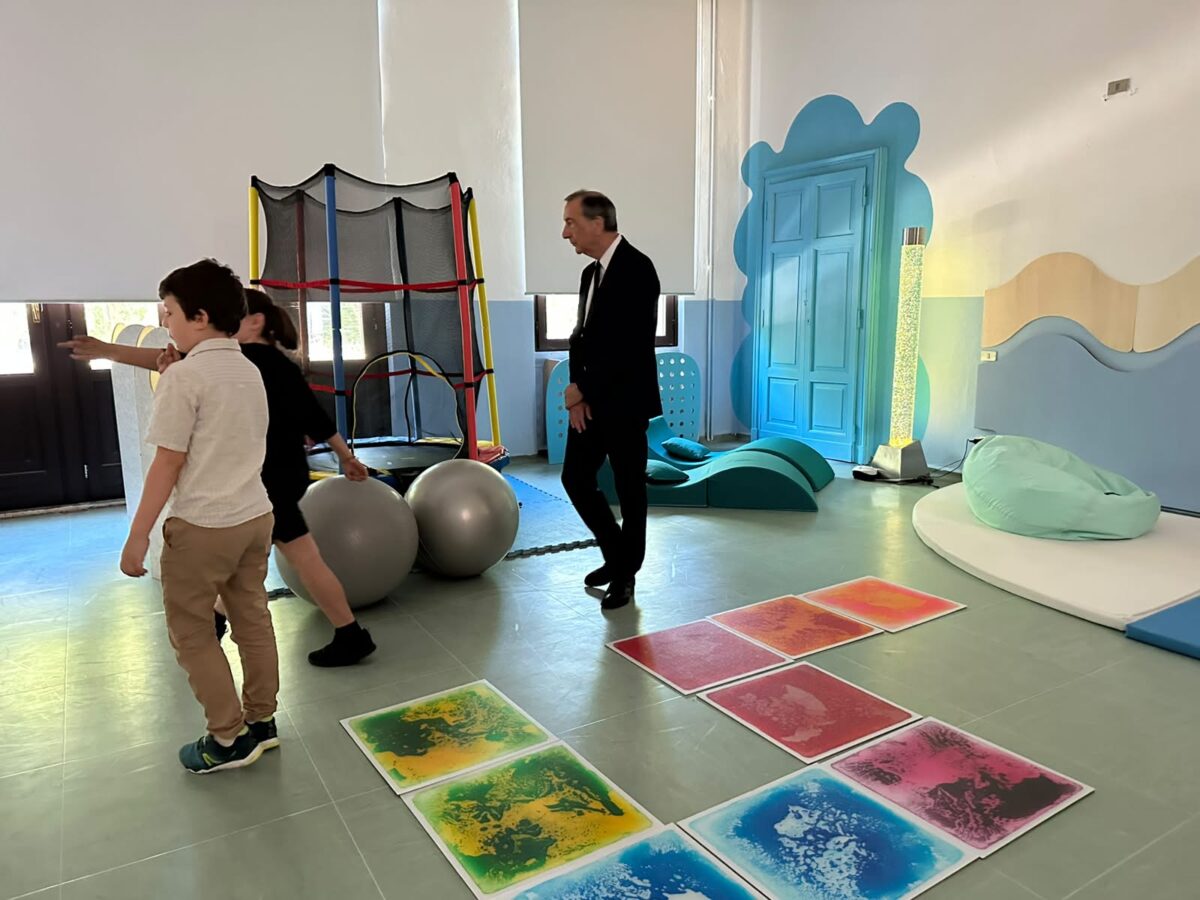 Milano, il progetto ‘Benessere a scuola’ della primaria G. Leopardi: la visita di Beppe Sala