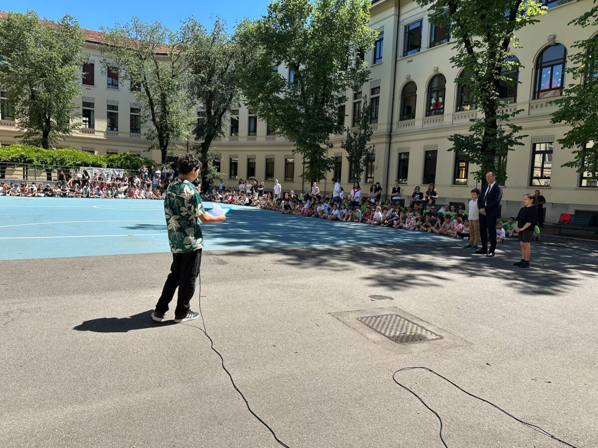 Milano, il progetto ‘Benessere a scuola’ della primaria G. Leopardi: la visita di Beppe Sala Milano, il progetto ‘Benessere a scuola’ della primaria G. Leopardi: la visita di Beppe Sala