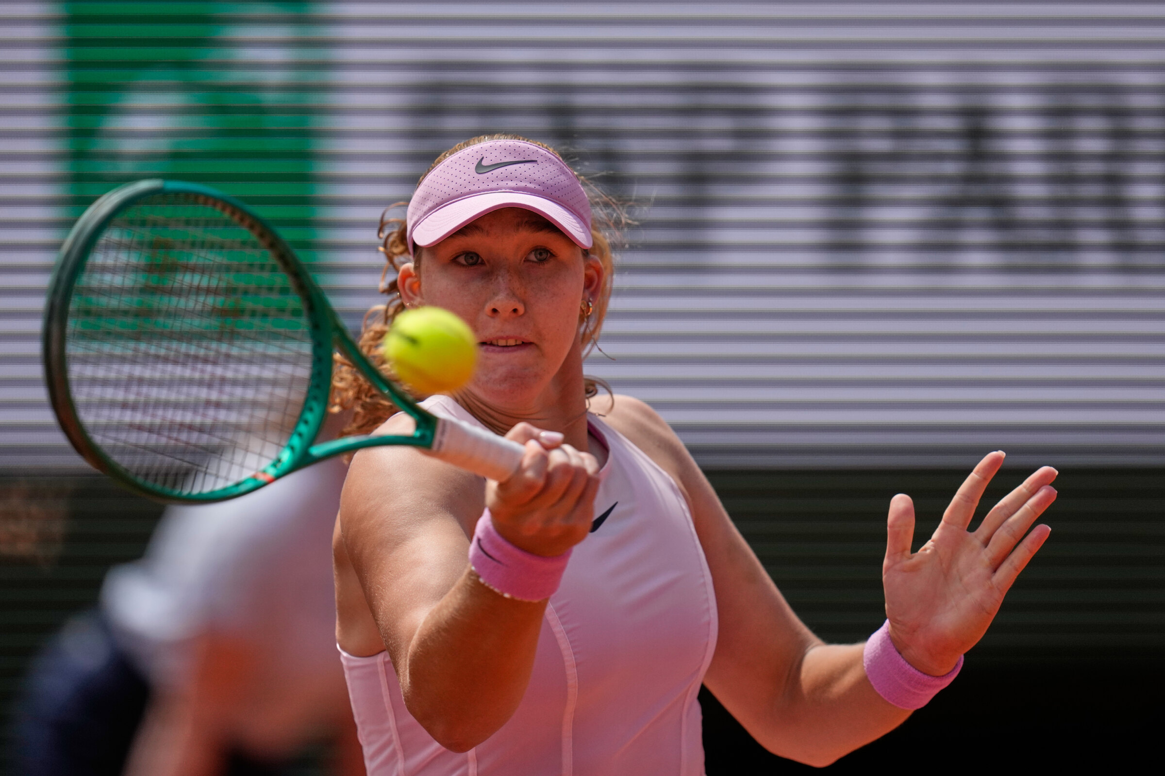 Mirra Andreeva prima finalista al Roland Garros 2026, battuta Marta Kostyuk
