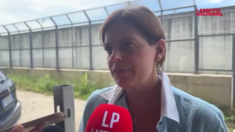 Milano, Ilaria Salis visita a sorpresa il Cpr di via Corelli: "Condizioni igienico-sanitarie aberranti"