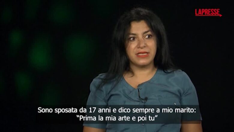 Morta Marjane Satrapi, quando parlava del suo lavoro: "A mio marito dico 'prima la mia arte poi tu'"