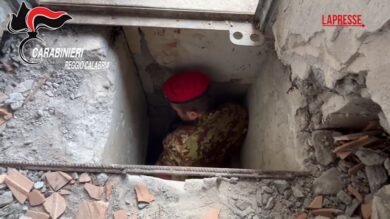 Reggio Calabria, carabinieri scoprono un bunker ad Ardore