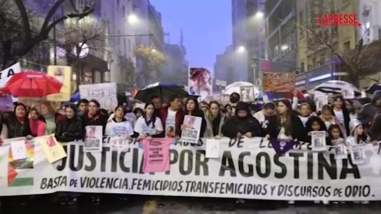 Argentina, migliaia in piazza per il femminicidio di una 14enne