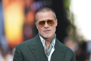 Brad Pitt avvistato a Sirmione, l’attore in vacanza sul lago di Garda