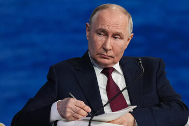 Ucraina, Putin: “Le élite europee provocano il caos. Non ho motivi per incontrare Zelensky” – La diretta