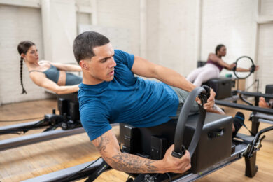 Pilates alla conquista degli uomini, le novità e i vantaggi per lui