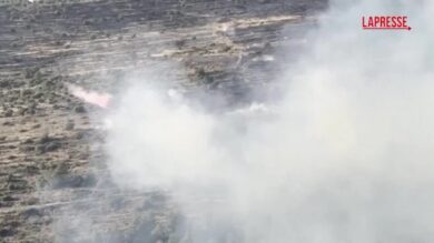 Cisgiordania, l’incendio tra i villaggi palestinesi di Deir Ibzi e al-Janiya