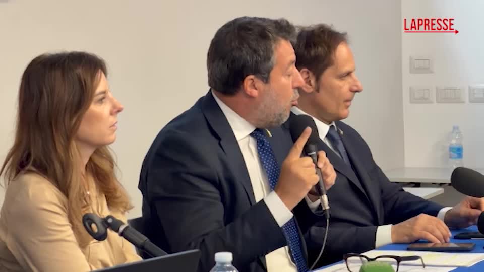 Banche, Salvini: “Unicredit e Intesa 20 miliardi di utili, chiederemo contributo”