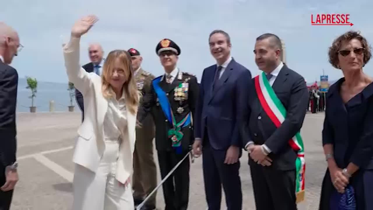 Reggio Calabria, Meloni al 212° anniversario della Fondazione dell’Arma dei Carabinieri: la parata e le medaglie d’oro