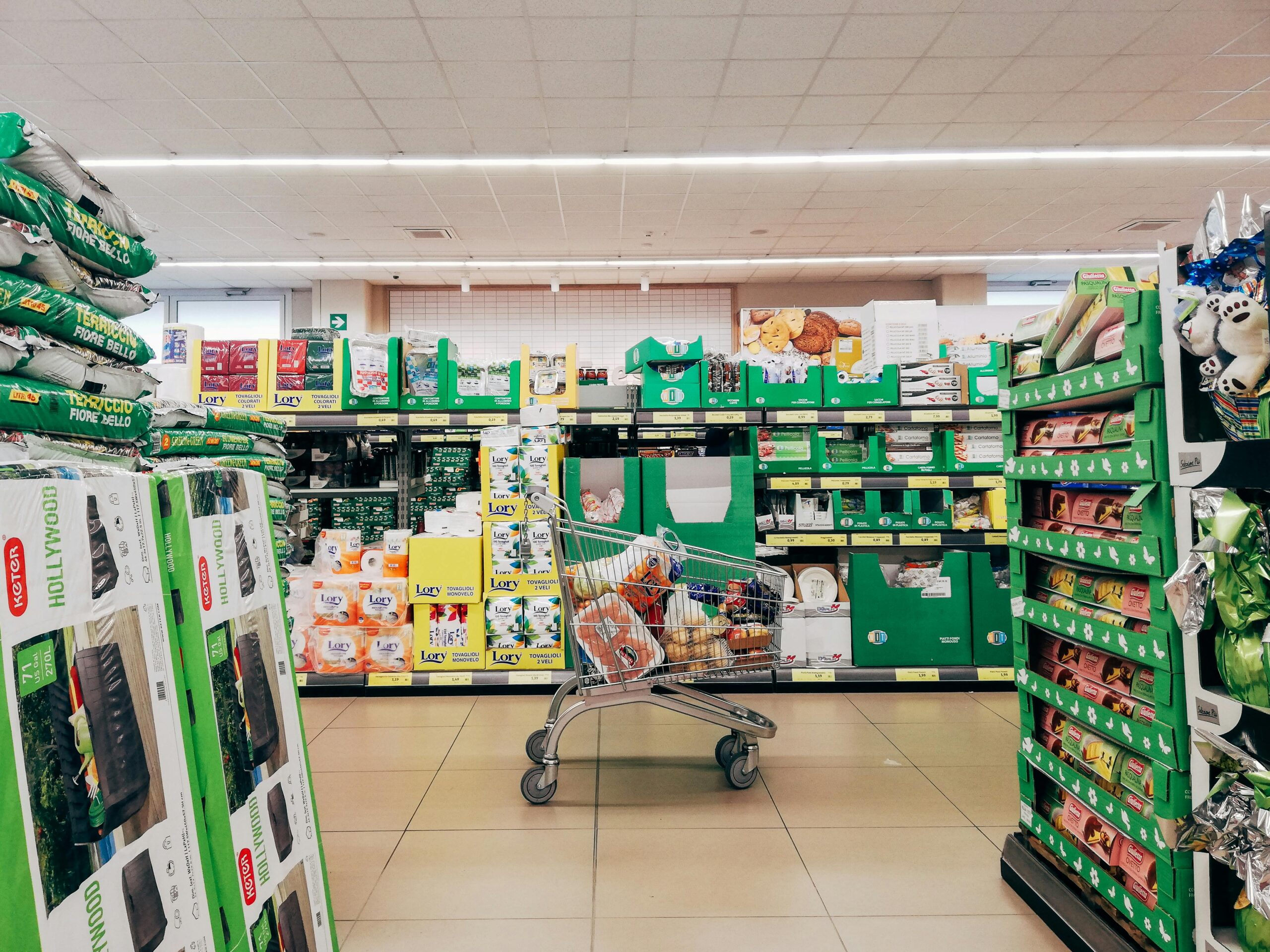 Inflazione, accelera al +2,9% nel 2026. Con la guerra prolungata la crescita frena, l’occupazione rallenta