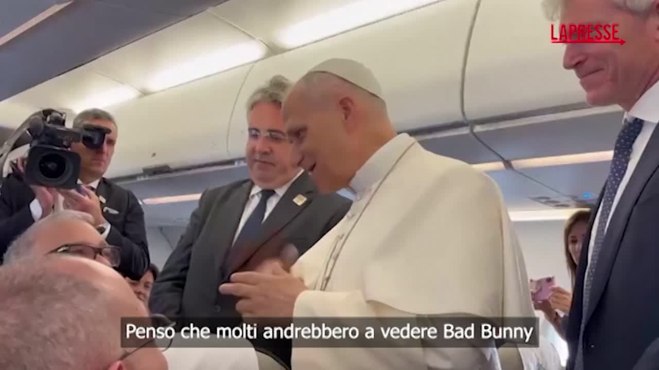 papa leone xiv scherza penso che i giovani preferirebbero vedere bad bunny piuttosto che me da Lapresse.it papa leone xiv scherza penso che i giovani preferirebbero vedere bad bunny piuttosto che me