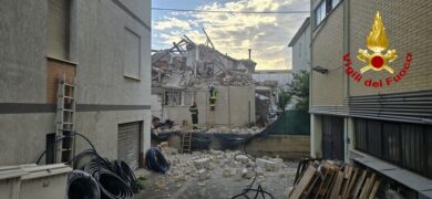 Porto Sant’Elpidio, crolla una palazzina: trovata morta la 90enne dispersa, salgono a tre le vittime