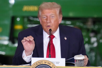 Iran, attacco Usa su postazioni a Goruk e Qeshm. Trump: “Non c’è accordo perché leader di Teheran sono orgogliosi” – La diretta