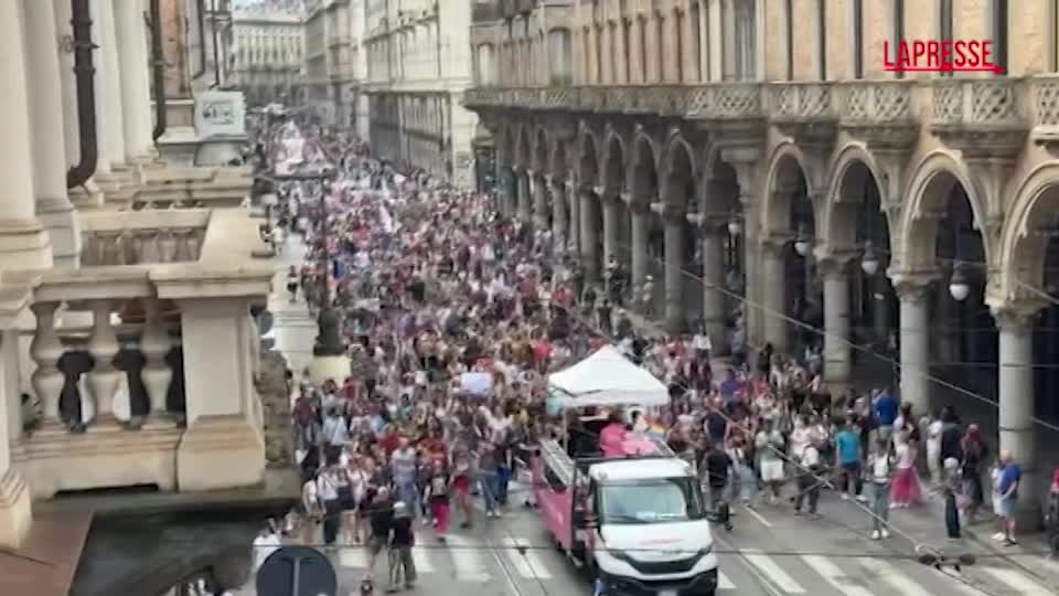 torino pride 2026 oltre 150mila persone al corteo per le strade della citt224 da Lapresse.it torino pride 2026 oltre 150mila persone al corteo per le strade della citt224