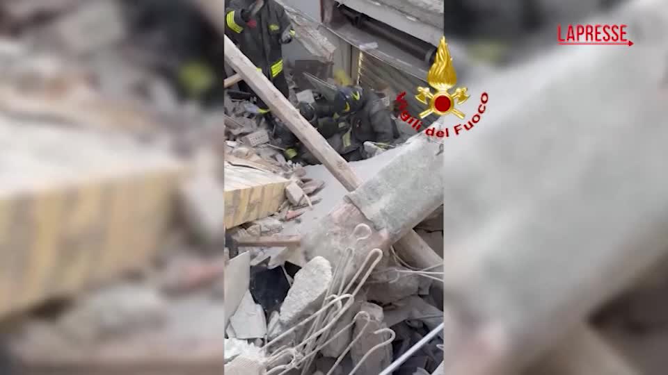Crolla palazzina a Porto Sant’Elpidio, l’intervento dei vigili del fuoco