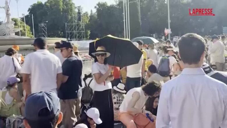 Papa Leone XIV in Spagna, le testimonianze dalla piazza di Madrid: "Siamo qui dalle 5 del mattino"