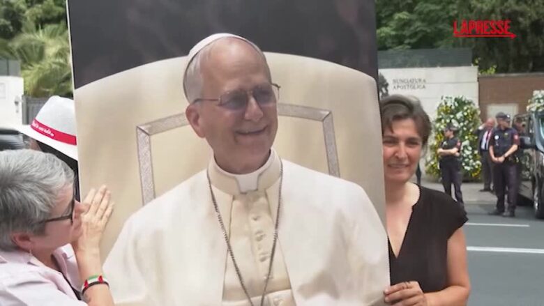 Spagna, una vittima di abusi mette in scena un finto incontro con il Papa