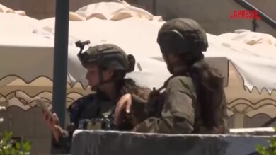 Israele, diverse sparatorie segnalate nelle città: le immagini dalle zone colpite