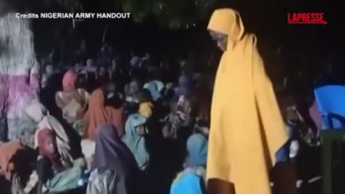 Nigeria, le immagini dei 360 ostaggi rapiti da Boko Haram liberati dall'esercito