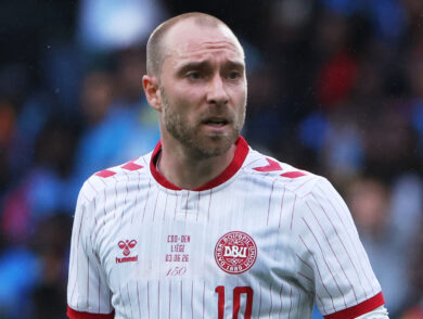Malore in campo per Eriksen, il calciatore sviene durante l’amichevole tra Danimarca e Ucraina