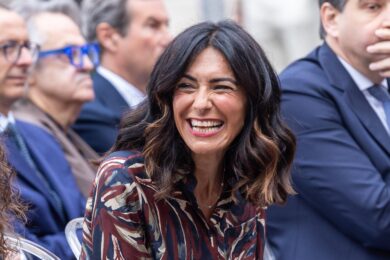 Pina Picierno aderisce a Renew Europe e attacca Conte: “Condiziona Schlein”