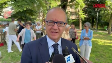 Milano, Valditara con gli studenti che puliscono il parco: "Bel gesto nell'ultimo giorno di scuola"