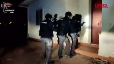 Bari, tentato omicidio e Sim in carcere con un bacio: 4 arresti