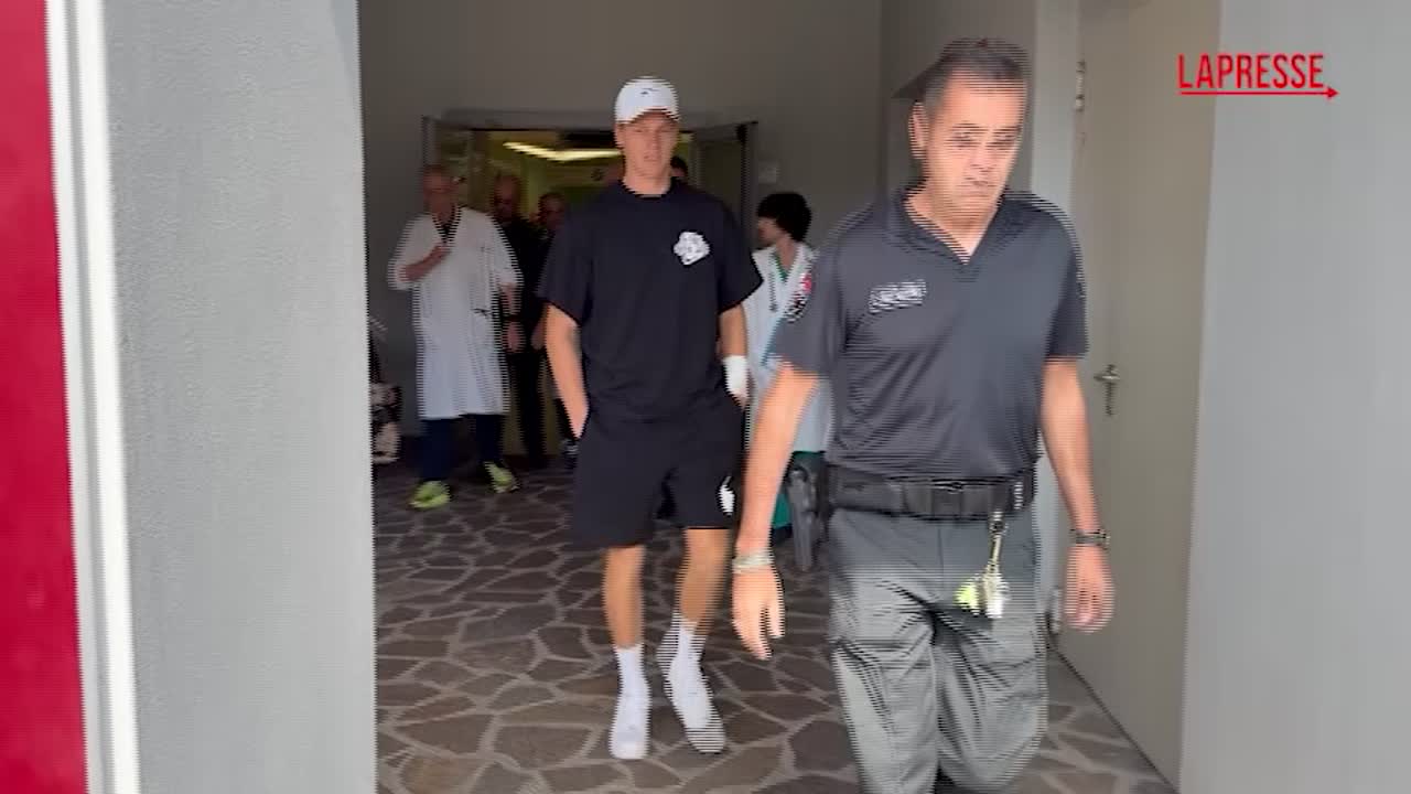 sinner lascia il san raffaele col tennista il professor zangrillo da Lapresse.it sinner lascia il san raffaele col tennista il professor zangrillo