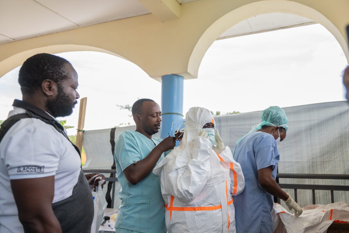 ebola aumentano i casi in repubblica democratica del congo e uganda da Lapresse.it ebola aumentano i casi in repubblica democratica del congo e uganda