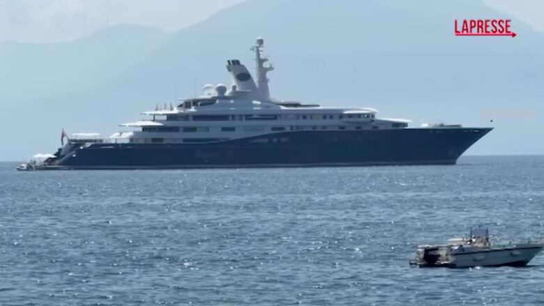 Napoli, il super yacht Al Mirqab dell’ex primo ministro del Qatar nel Golfo