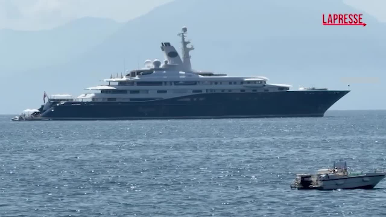 napoli il super yacht al mirqab dell8217ex primo ministro del qatar nel golfo da Lapresse.it napoli il super yacht al mirqab dell8217ex primo ministro del qatar nel golfo