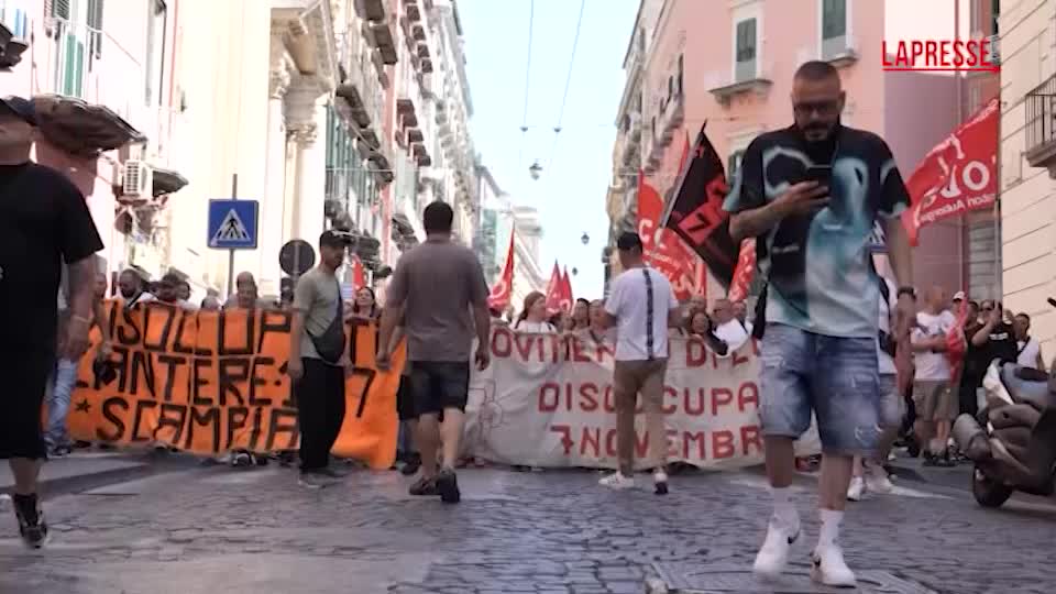 napoli blocco stradale dei disoccupati soluzioni condivise per progetto dld o saremo di nuovo in piazza da Lapresse.it napoli blocco stradale dei disoccupati soluzioni condivise per progetto dld o saremo di nuovo in piazza