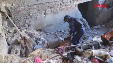 Ucraina, drone russo su edificio residenziale a Sumy: feriti